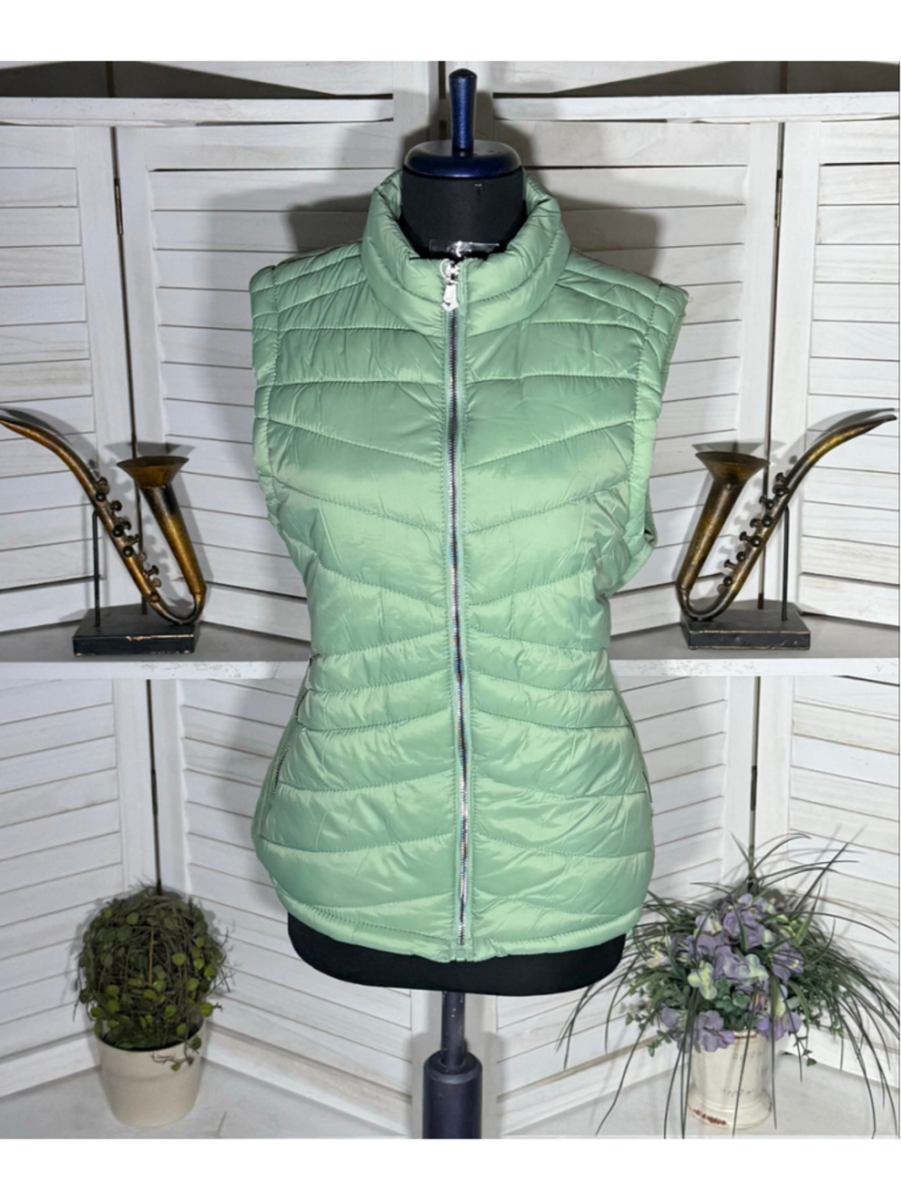 Roosevelt light green puffer vest quilted fleece lined hiking skiing zipper S